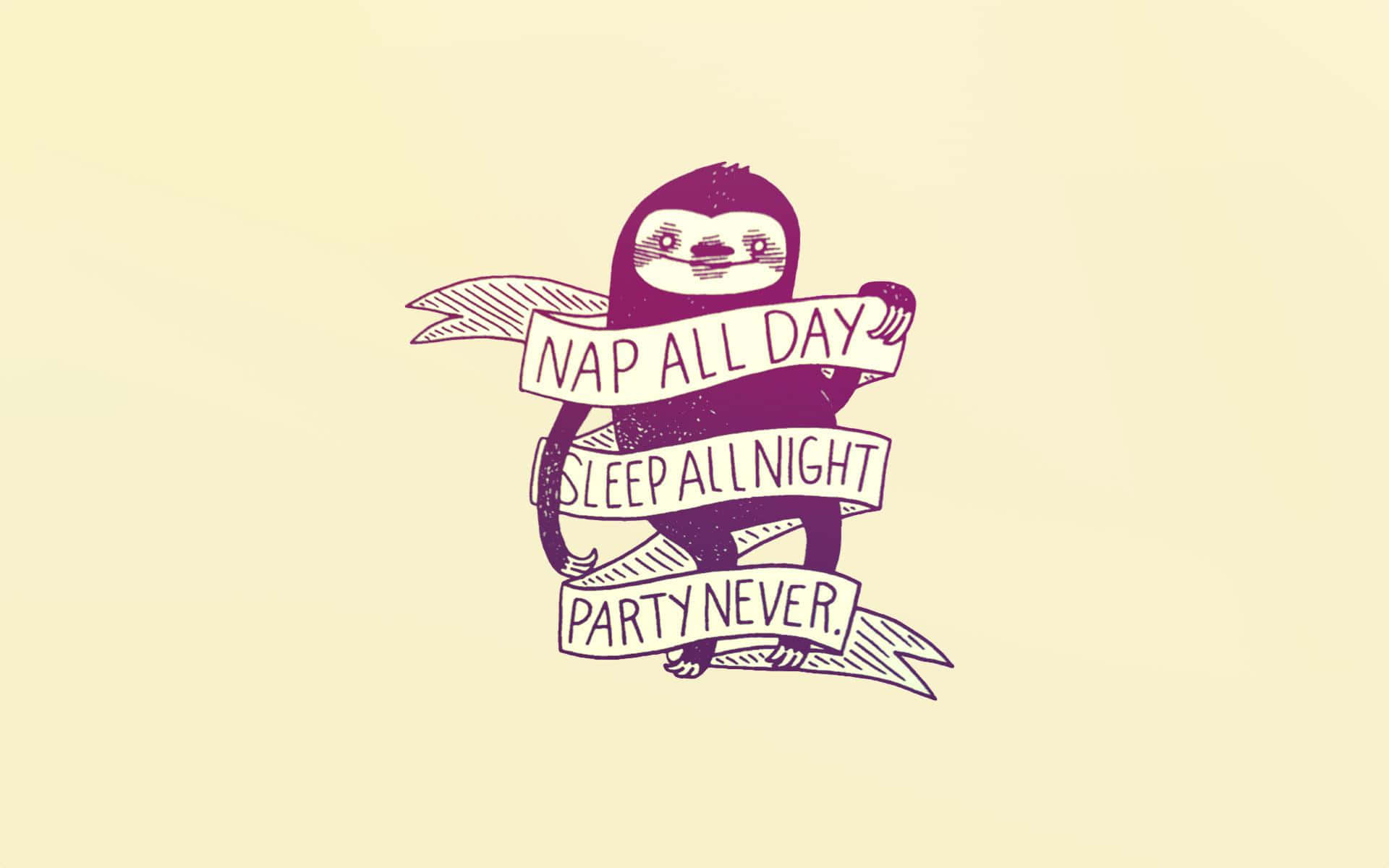 小樹懶 桌布 壁紙 — 一隻紫色插圖樹懶手持三個橫幅，上面寫著 nap all day sleep all night party never，背景為淡黃色。