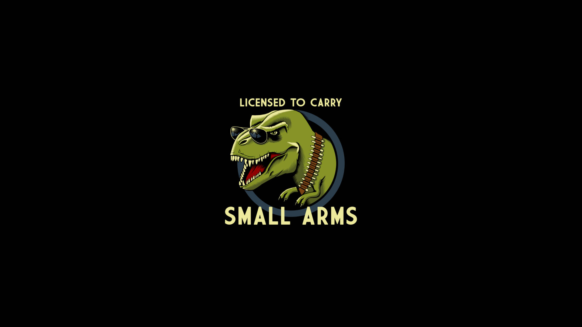 Funny Dinosaur 桌布 壁紙 — 一隻綠色卡通暴龍戴著太陽眼鏡和子彈帶，黑色背景上有文字「LICENSED TO CARRY SMALL ARMS」。