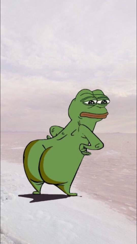 Pepe 桌布 壁紙 — 一隻綠色卡通青蛙帶著悲傷的表情站在多雲天空下的雪地景觀中。