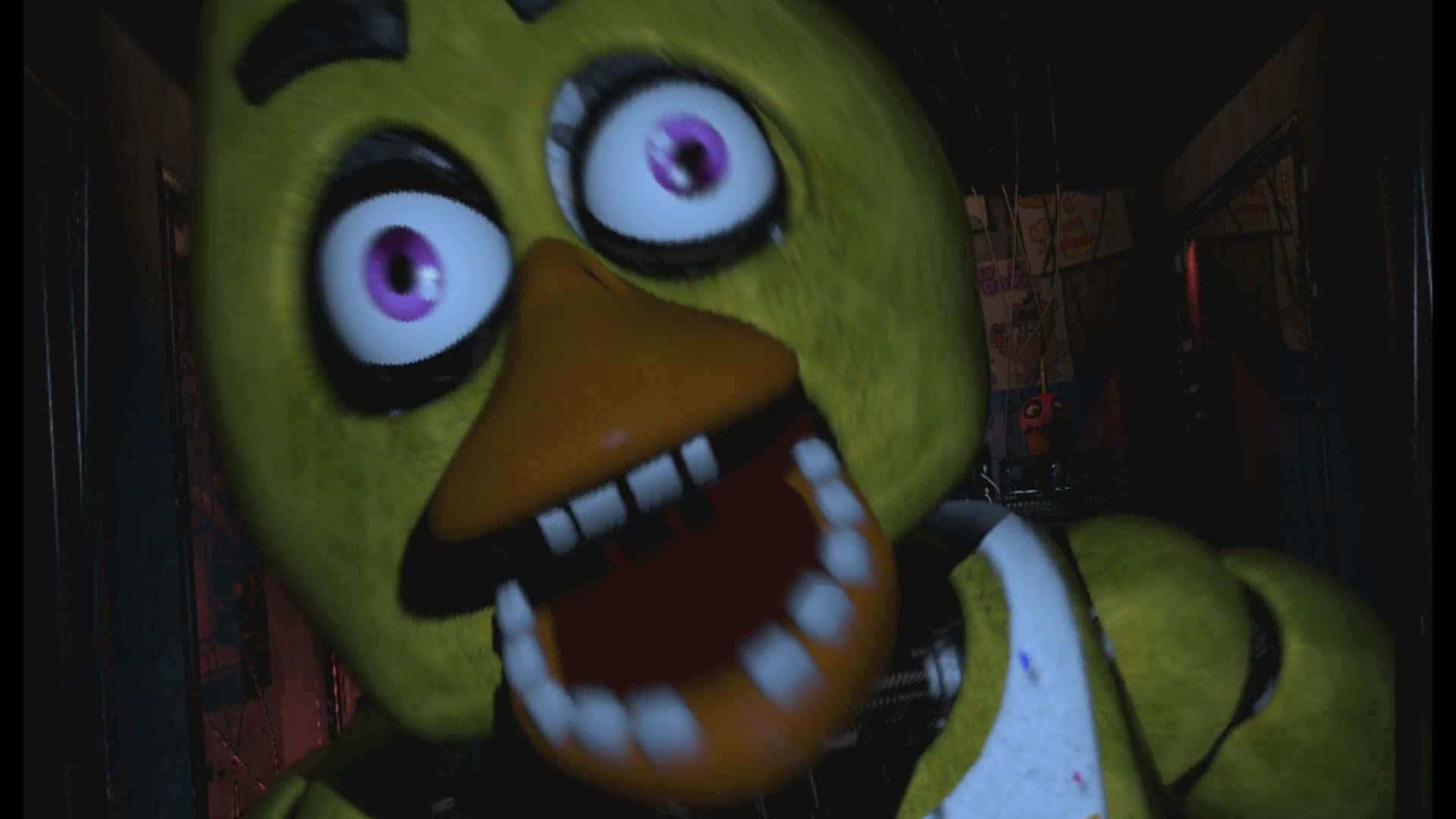 Fnaf Jumpscare 桌布 壁紙 — 一隻綠色電子雞的特寫，在黑暗房間中有寬大的紫色眼睛和張開的牙齒嘴巴。