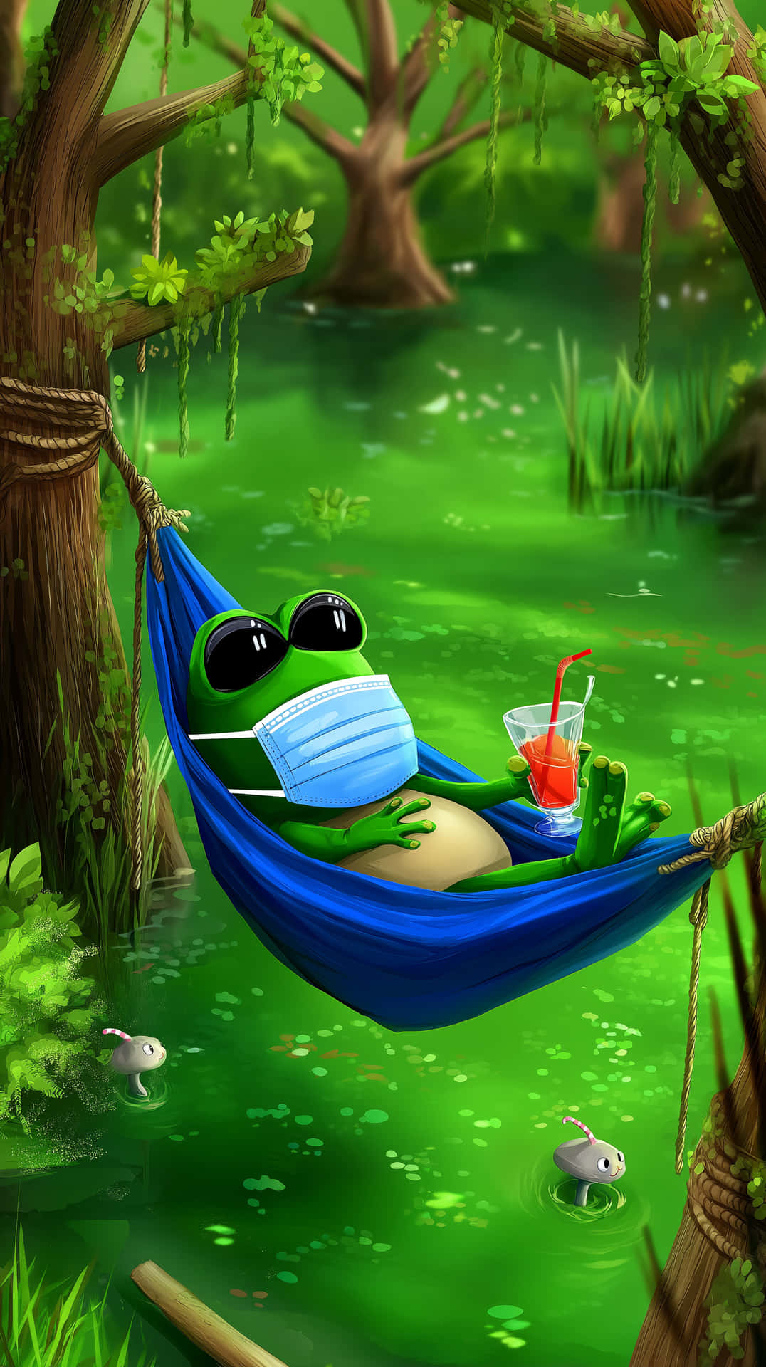 Relaxed Cartoon Frog Enjoying a Drink in a Hammock 壁紙 — 一隻綠色青蛙戴著太陽眼鏡和口罩，在藍色吊床上躺著，吊床懸在沼澤池塘上方，青蛙手持飲料。