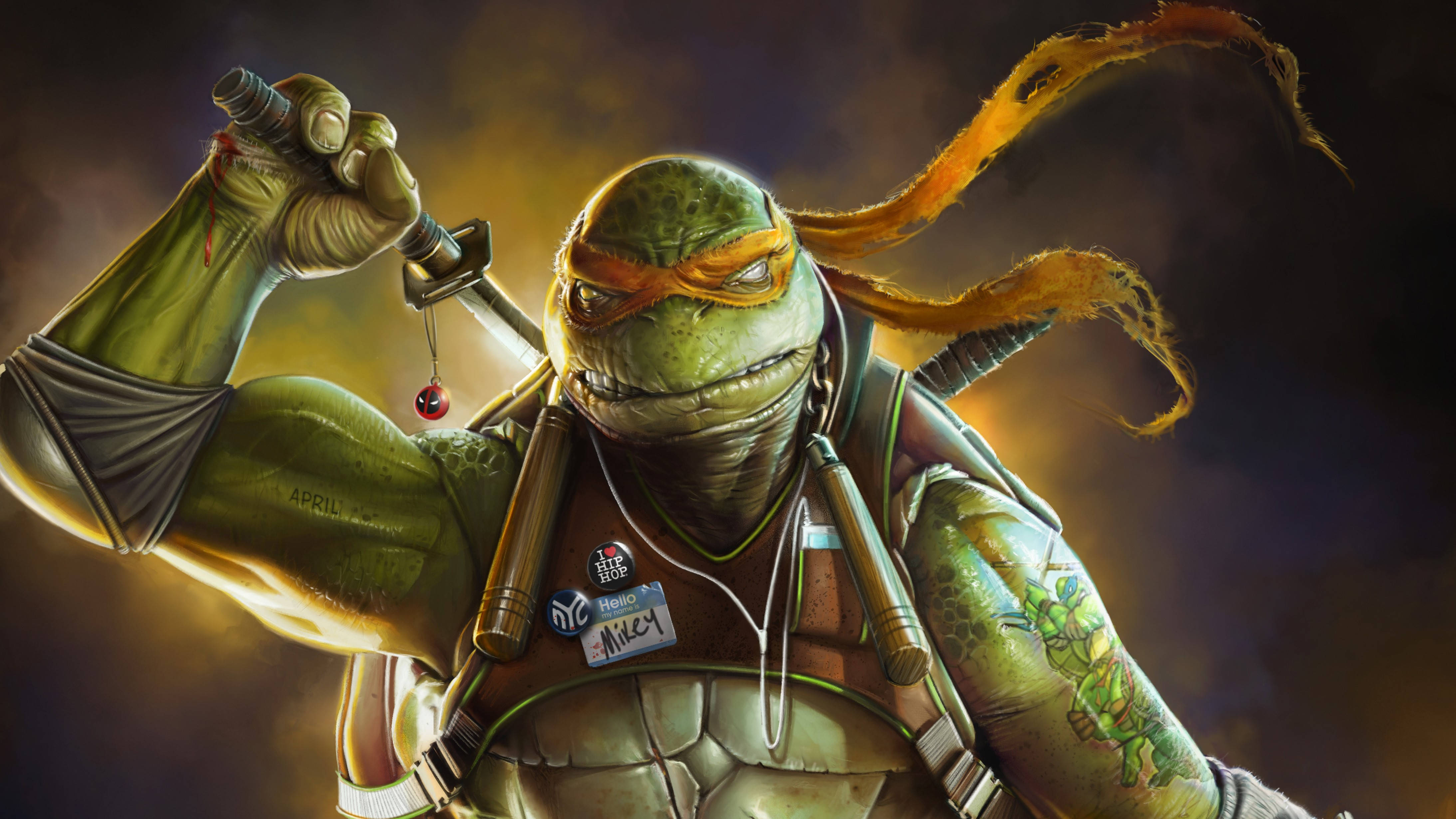 teenage mutant ninja turtles 桌布 壁紙 — 一隻肌肉發達的綠色烏龜戴著橙色頭巾，在戲劇性、煙霧瀰漫、溫暖燈光的姿勢中揮舞著三叉戟。