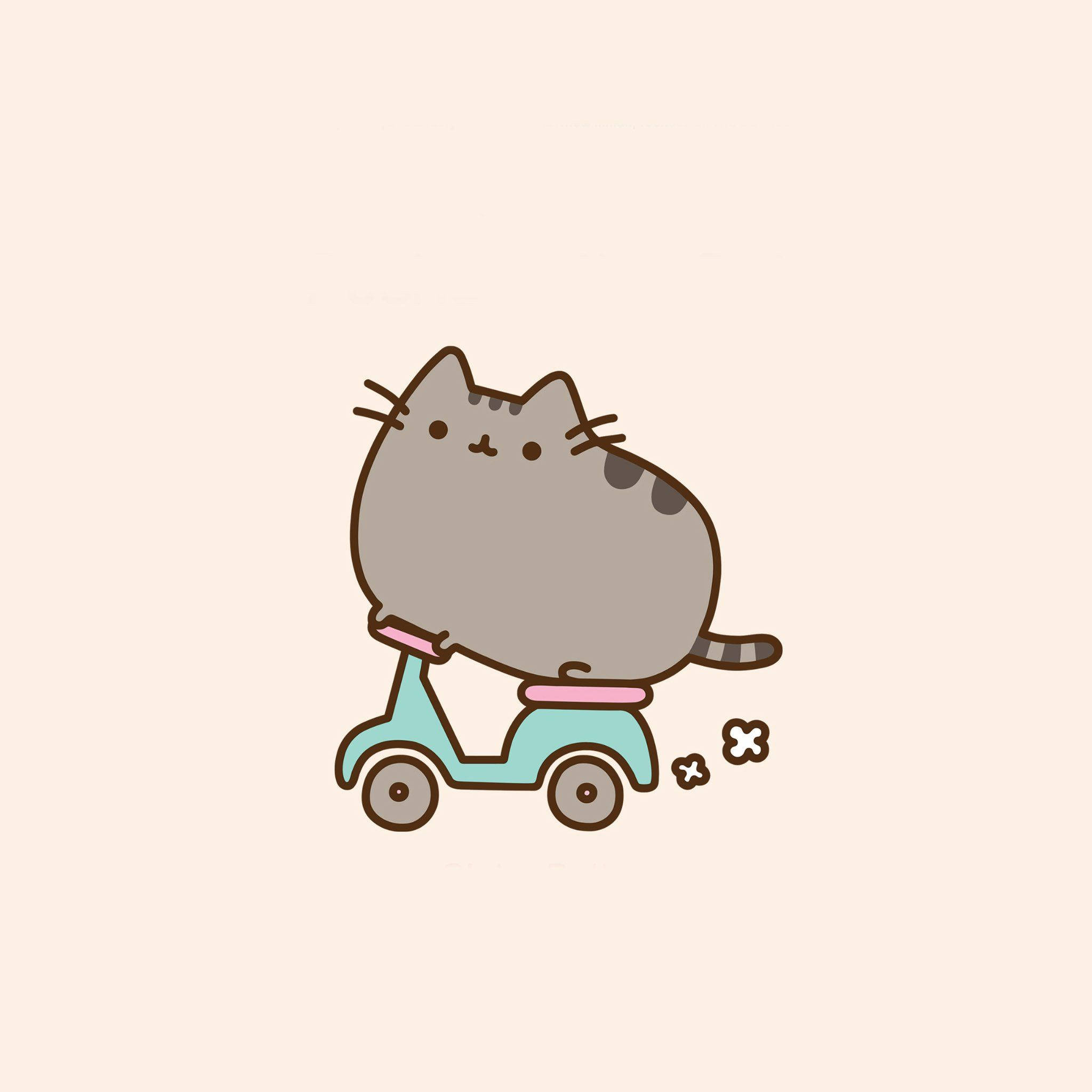pusheen 動圖 桌布 壁紙 — 一隻胖乎乎的灰色卡通貓咪騎著一輛帶粉紅色座位的細小青綠色滑板車，背景是柔和的米色。