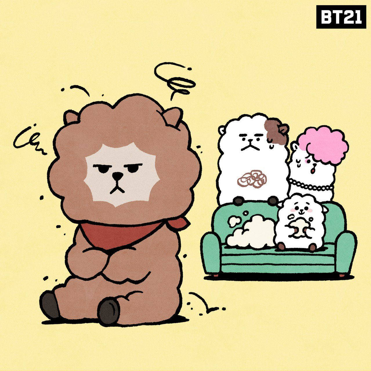 rj bt21 桌布 壁紙 — 一隻脾氣暴躁的棕色獅子盤腿而坐，三隻毛茸茸的白色角色在淡黃色背景下的綠色沙發上放鬆。
