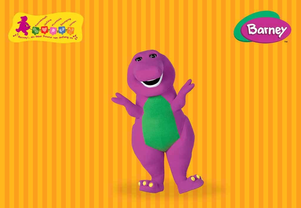 barney 桌布 壁紙 — 一隻腹部綠色、開心的紫色恐龍，站在鮮橙色條紋背景前。