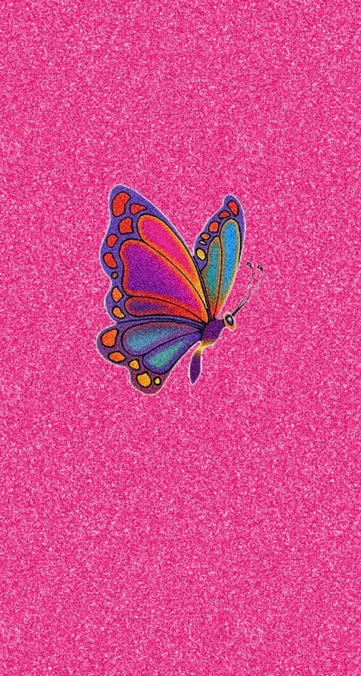 Pink Glitter Butterfly 桌布 壁紙 — 一隻色彩繽紛、帶有彩虹翅膀的蝴蝶，停留在閃閃發光的亮粉紅色亮粉背景上。