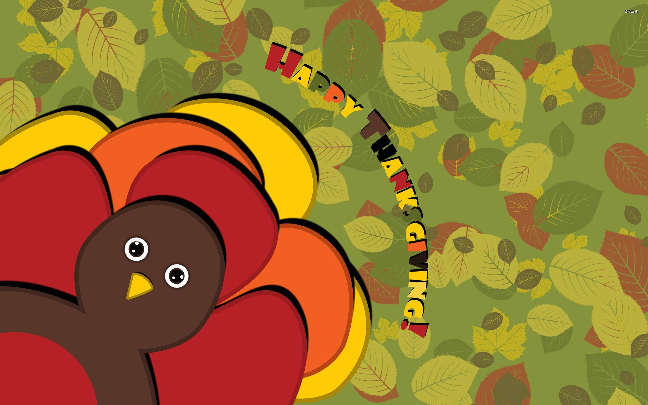 Cute Turkey 桌布 壁紙 — 一隻色彩繽紛羽毛的卡通火雞站在樹葉秋天的背景前，帶有 'Happy Thanksgiving' 文字。