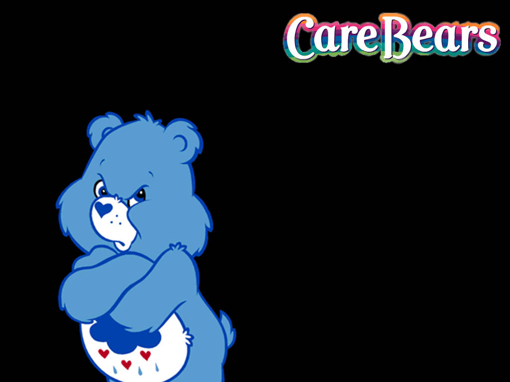 彩虹熊 桌布 壁紙 — 一隻藍色 Care Bear 交叉雙臂，面露不悅，站在黑色背景前，上方有色彩繽紛的 Care Bears 標誌。