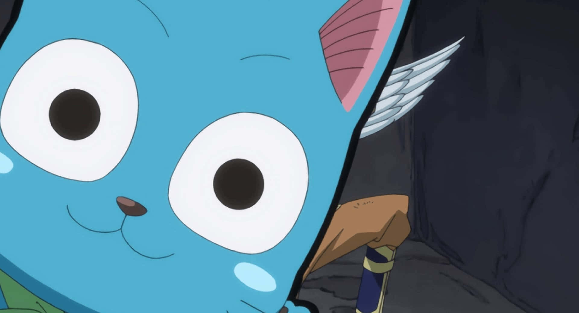 Fairy Tail Happy 桌布 壁紙 — 一隻藍色動漫貓咪，有著大眼睛和小翅膀，從黑暗洞穴中探出頭來的特寫。