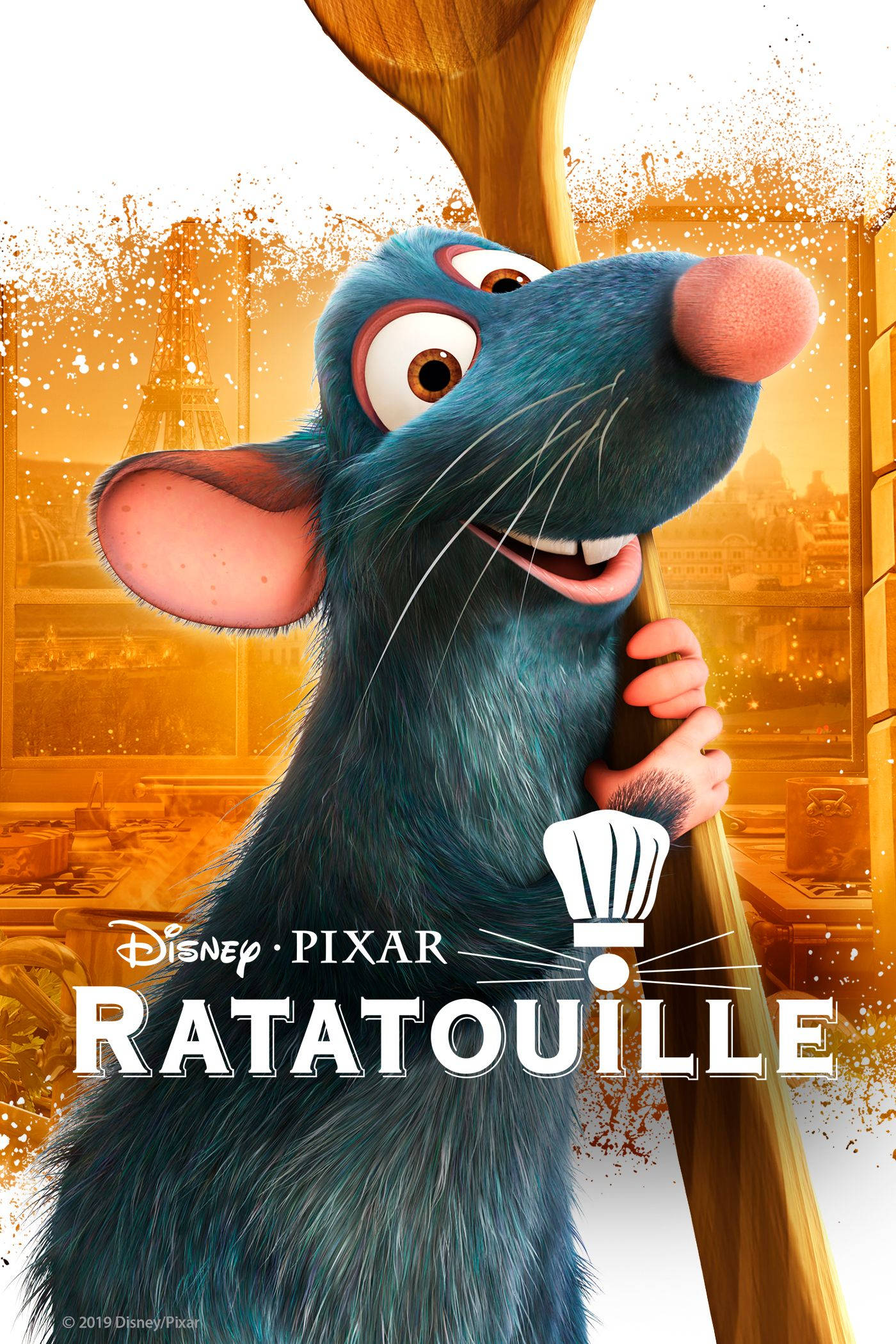 Ratatouille 桌布 壁紙 — 一隻藍色動畫老鼠廚師愉快地拿著木勺，背景是金色的巴黎廚房。