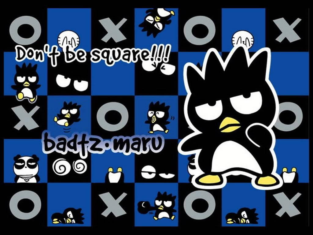 Badtz Maru 桌布 壁紙 — 一隻表情暴躁的卡通企鵝站在一個充滿遊戲棋子和小企鵝臉孔的藍黑棋盤格圖案上。