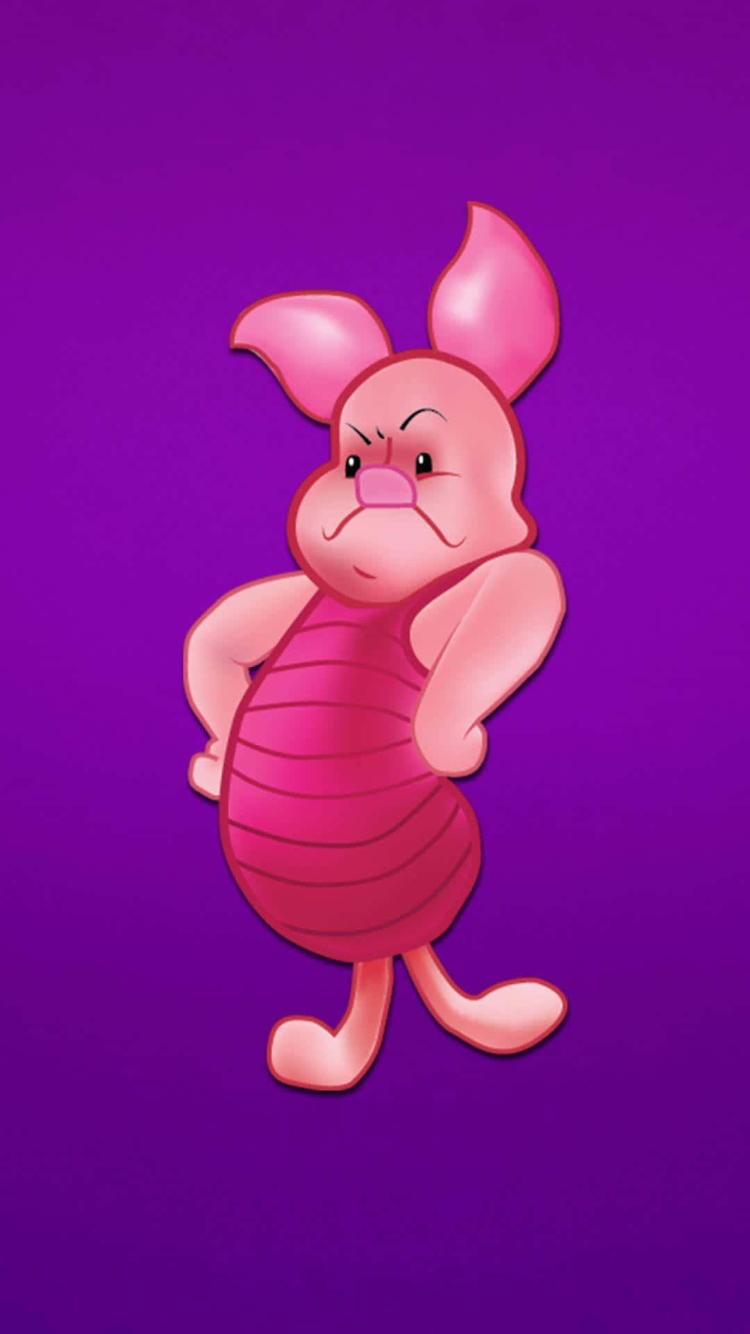 Piglet 桌布 壁紙 — 一隻表情暴躁的卡通豬站在純紫色背景前。