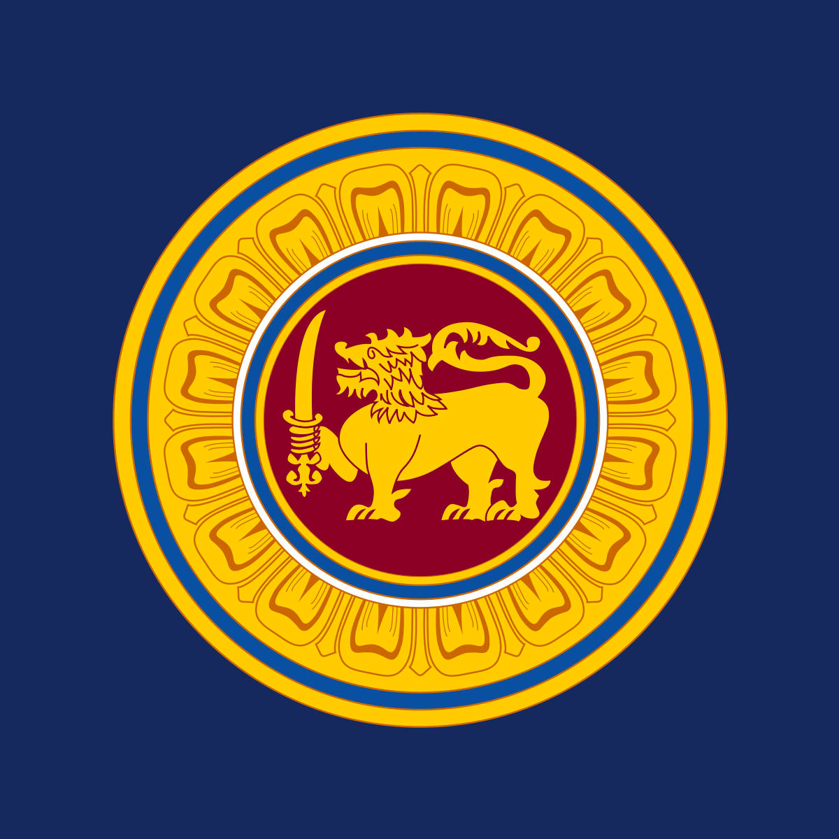 Sri Lanka Cricket 桌布 壁紙 — 一隻金獅手持劍，站在紅色圓圈內，周圍環繞著華麗的金色圖案，背景為深藍色。