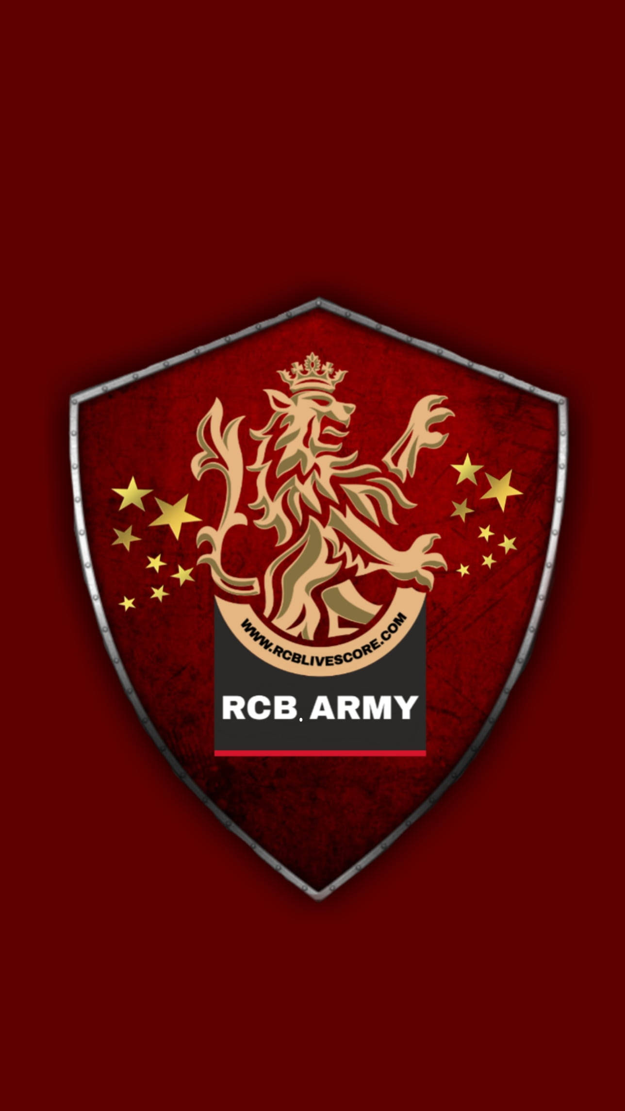 royal challengers bangalore 桌布 壁紙 — 一隻金色戴冠獅子立於有紋理的紅色盾牌上，周圍環繞星星，下方有「RCB ARMY」文字。