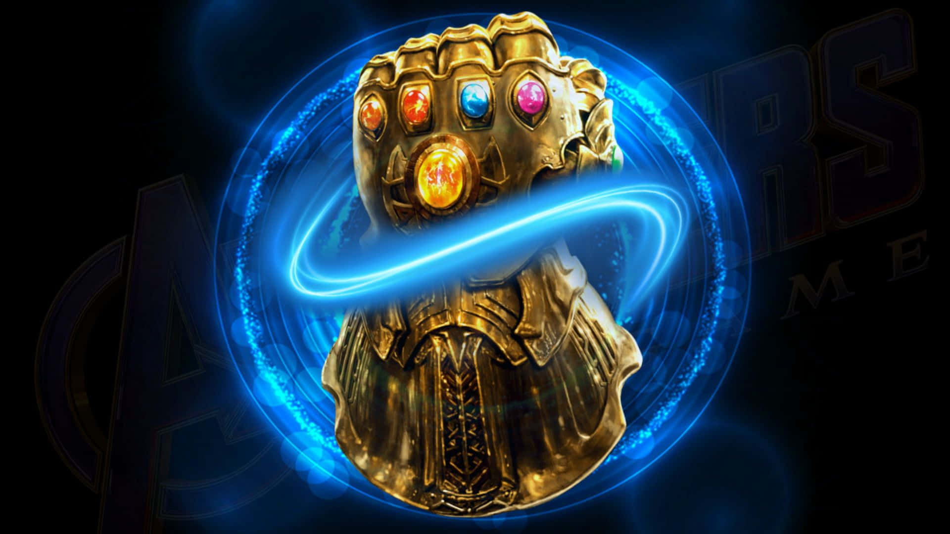 Infinity Gems 桌布 壁紙 — 一隻金色的無限手套發光，六顆色彩繽紛的寶石被旋轉的藍色能量環包圍，背景為深色。