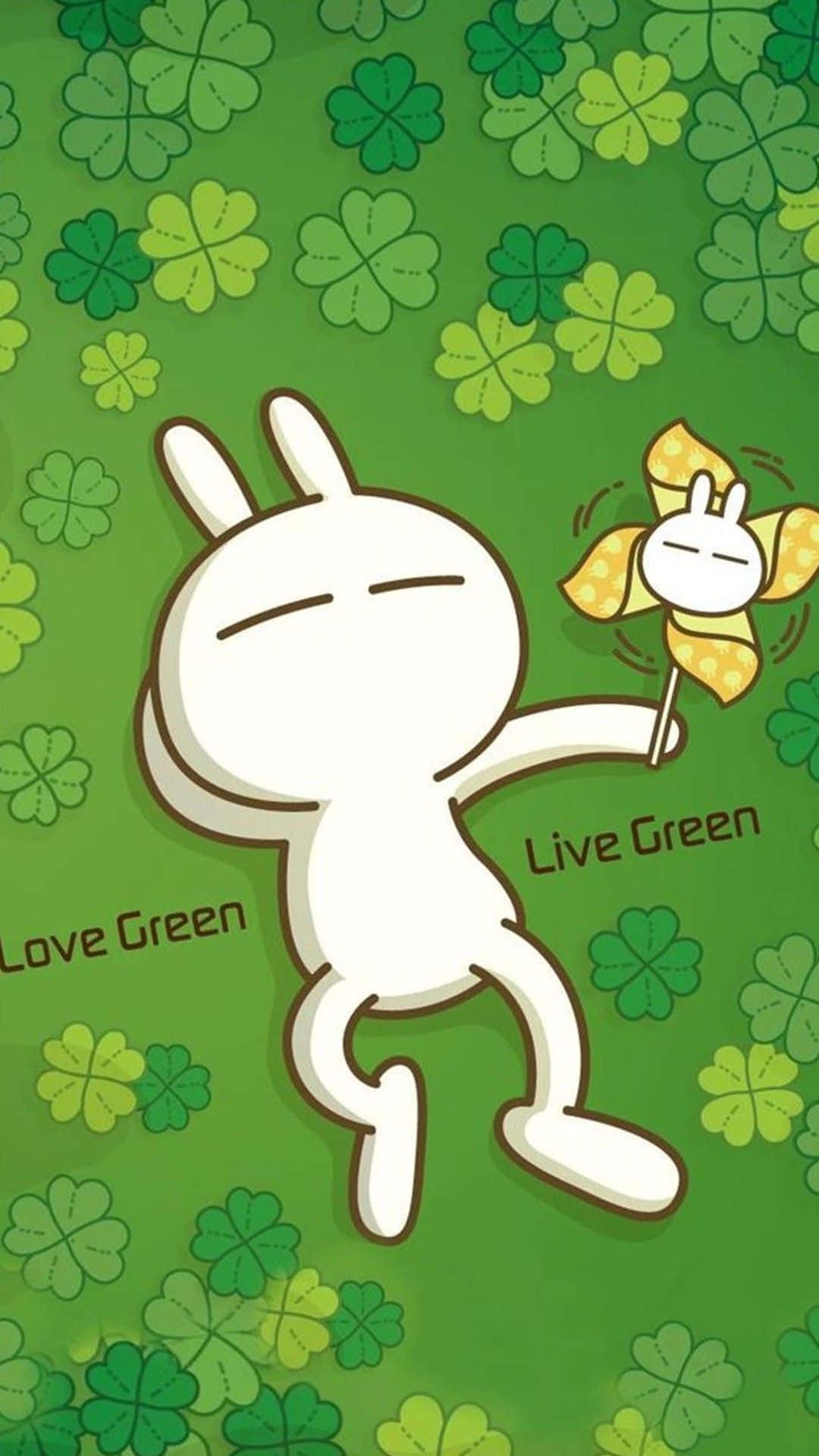 Cute Green 桌布 壁紙 — 一隻閉著眼睛的白色卡通兔子，在充滿三葉草和「Love Green」文字的綠色背景前，拿著一個黃色風車。