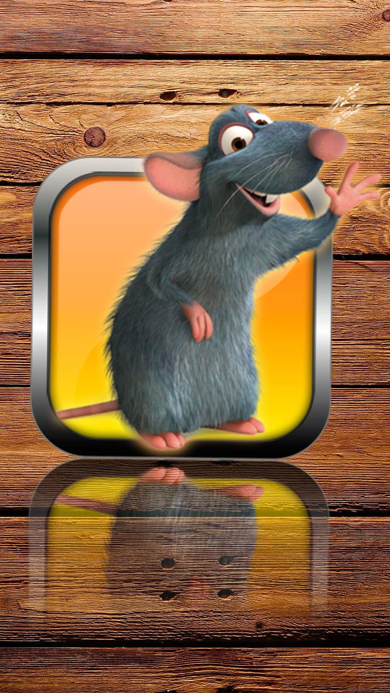 Ratatouille 桌布 壁紙 — 一隻開心的動畫老鼠在發光的應用程式圖示上揮手，背景是質樸的木紋，下方有倒影。