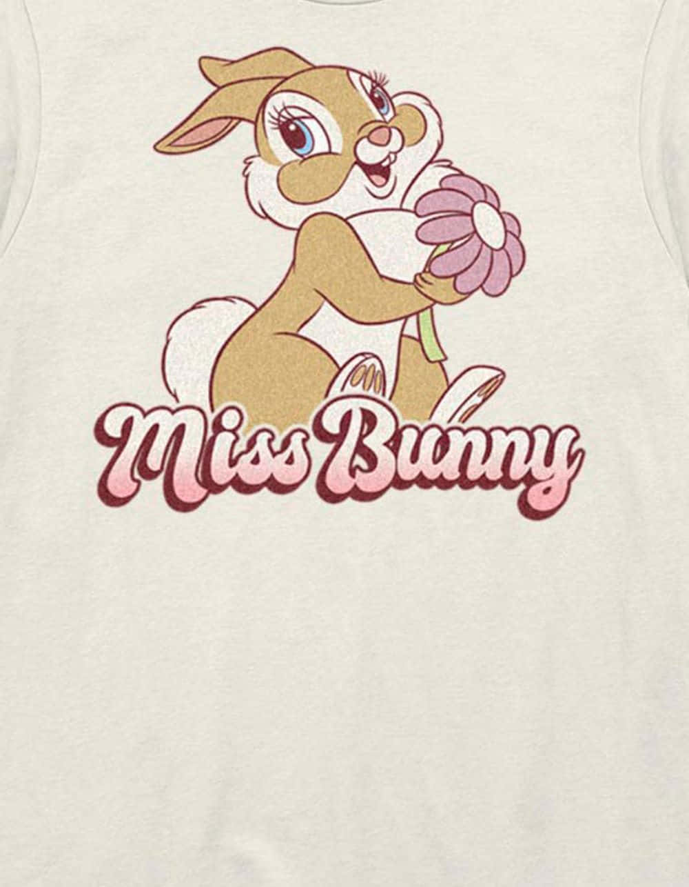 Miss Rabbit 桌布 壁紙 — 一隻開心的卡通兔子拿著一朵粉紅色的花，上面有 'Miss Bunny' 字樣，穿著淺米色T恤。