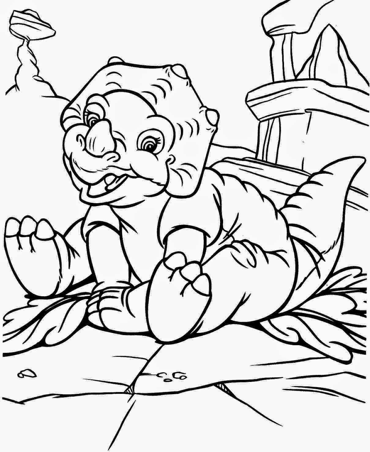 Dinosaur Coloring 桌布 壁紙 — 一隻開心的卡通恐龍寶寶坐在長滿樹葉的地上，表情愉快，雙臂高舉。