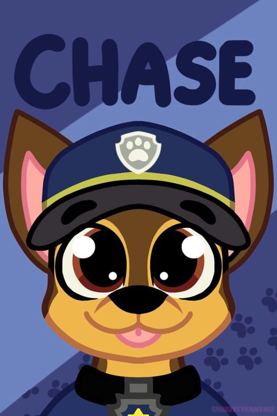 Chase Paw Patrol 桌布 壁紙 — 一隻開心的卡通警犬，有大眼睛和徽章，在藍色背景上微笑，背景有爪印。