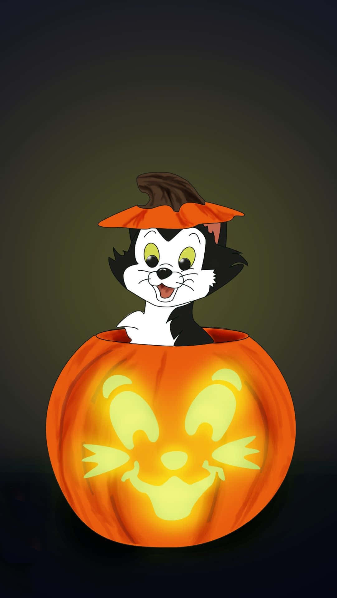 Funny Halloween 桌布 壁紙 — 一隻開心的卡通貓從發光的傑克南瓜燈中探出頭來，戴著一個小南瓜帽，背景是深色漸變。