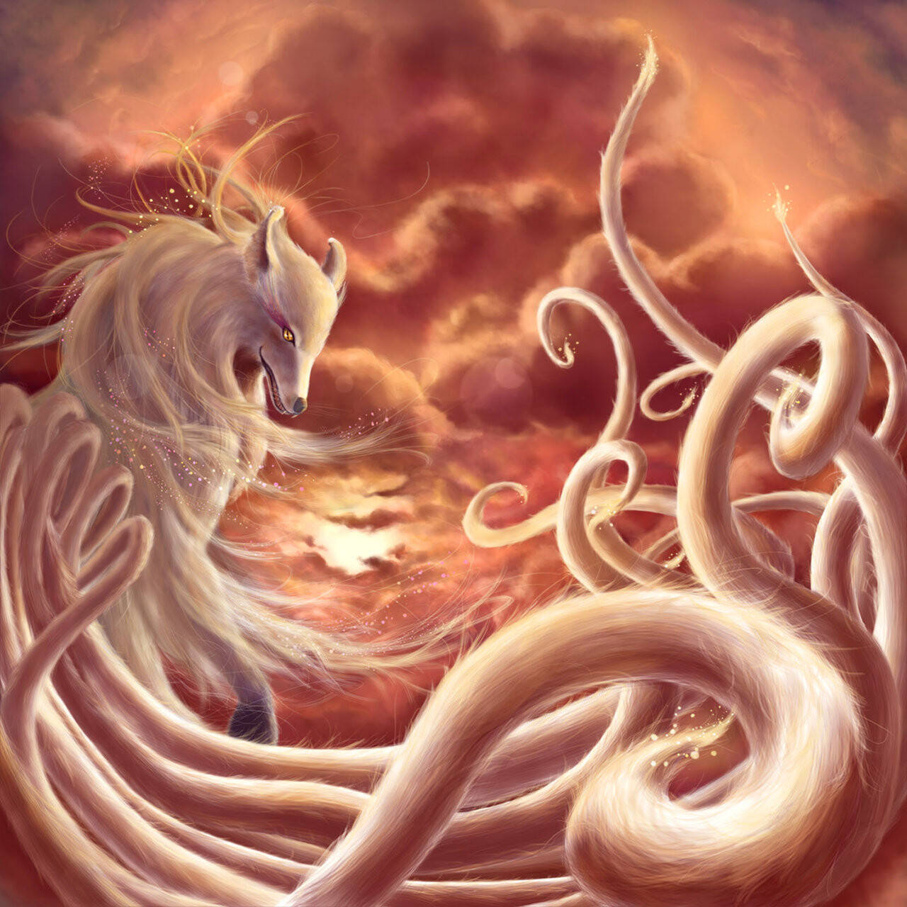 九尾狐 桌布 壁紙 — 一隻雄偉的九尾白狐，眼睛發光，毛髮飄逸，在熾熱的夕陽天空下，於翻騰的雲霧中翩翩起舞。