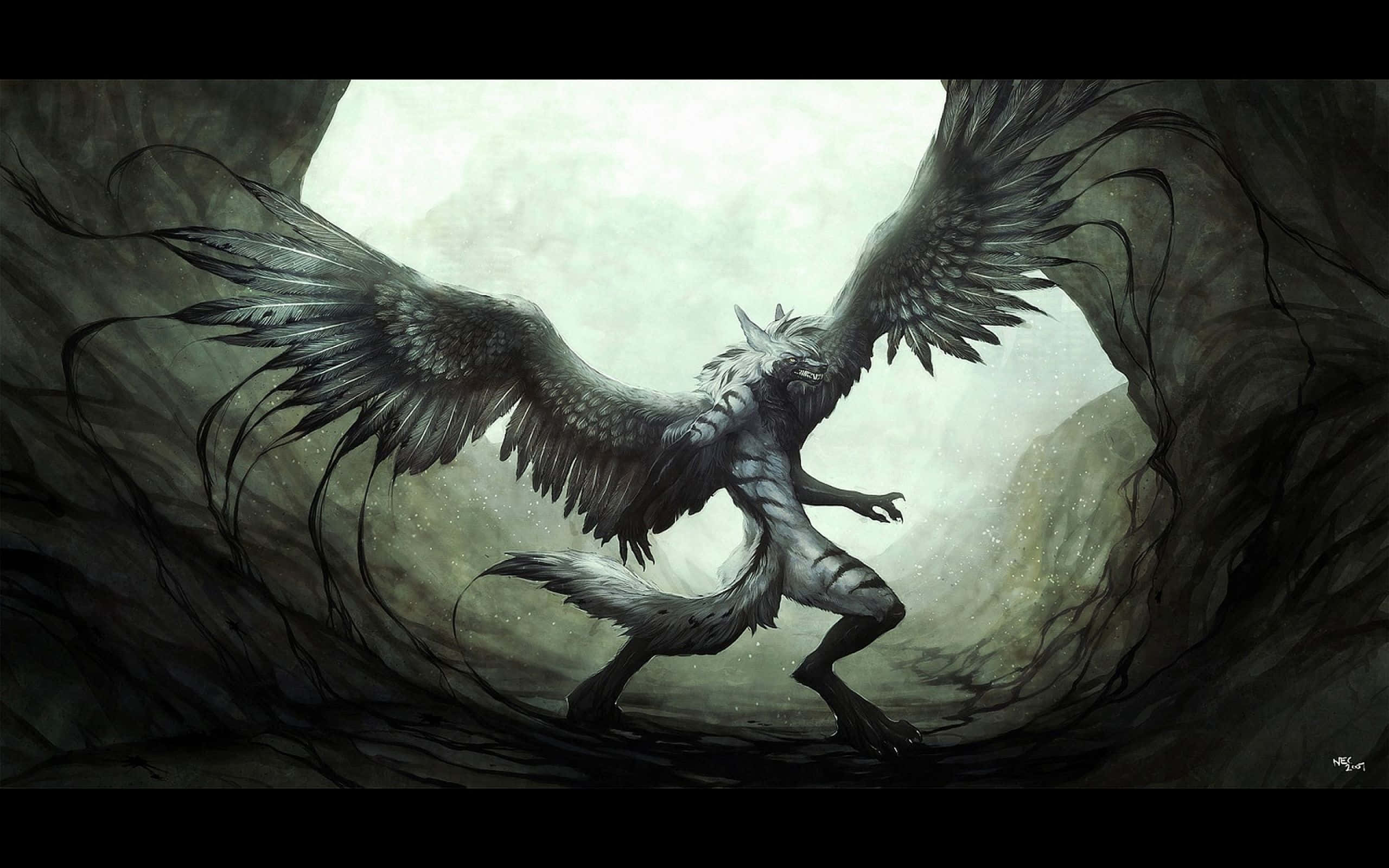 Winged Wolf 桌布 壁紙 — 一隻雄偉的有翼狼，擁有羽毛翅膀和毛皮，站在黑暗的洞穴中，被背後柔和的光芒照亮。