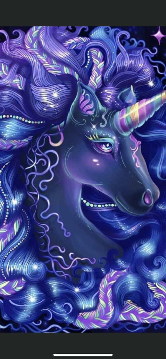 Purple Unicorn 桌布 壁紙 — 一隻雄偉的紫色獨角獸，擁有發光的彩虹角和流動的星鬃毛，背景是宇宙夜空。
