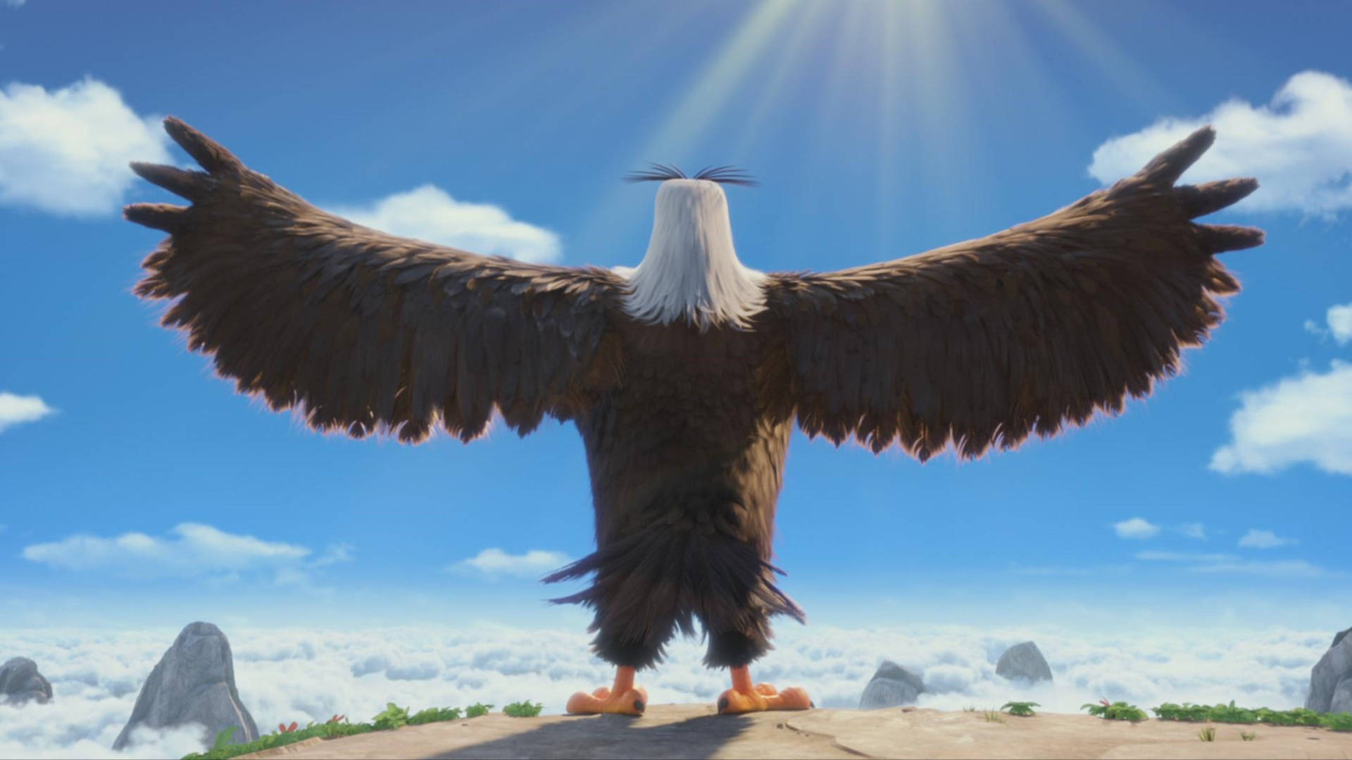 Eagle 桌布 壁紙 — 一隻雄偉的鷹展開翅膀，站在俯瞰雲層的懸崖上，陽光穿透藍天。