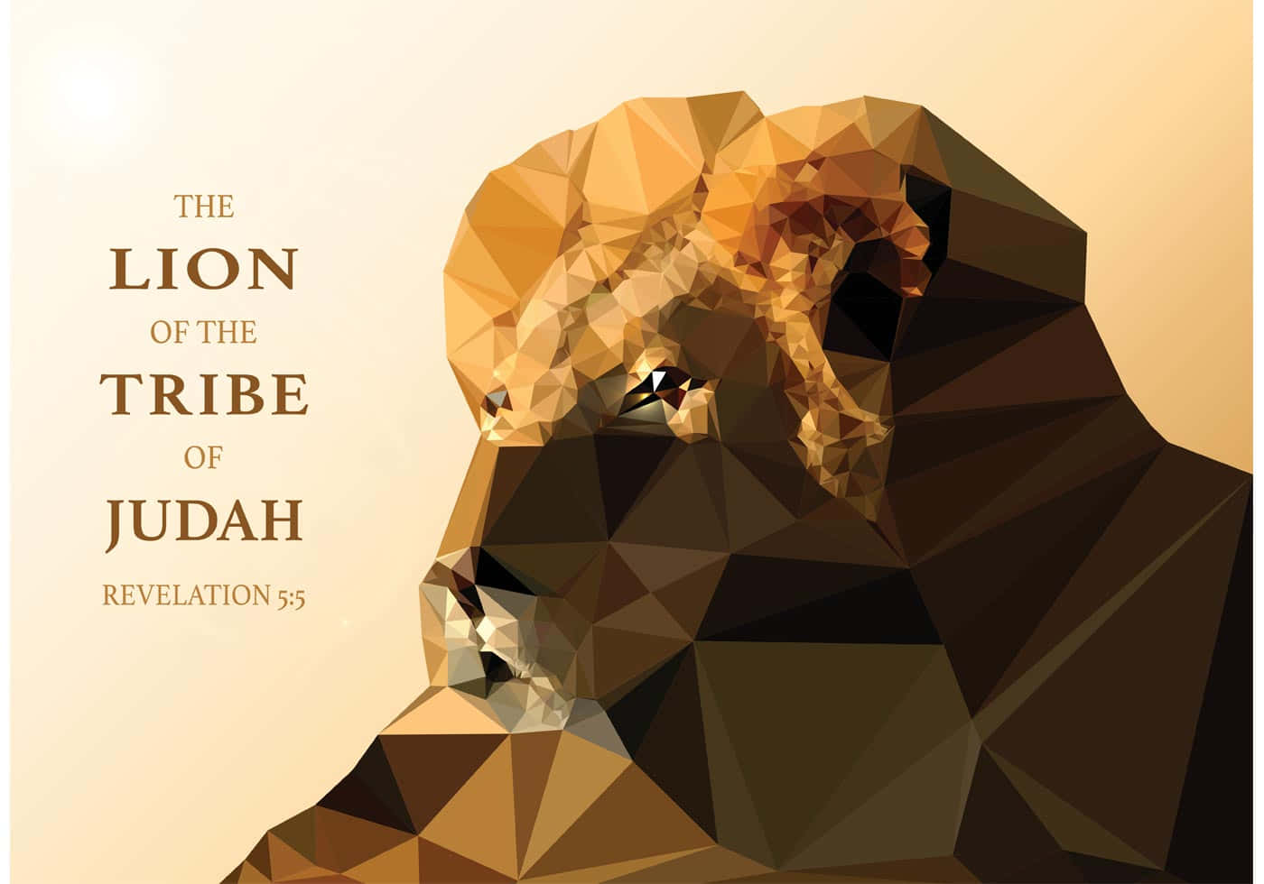 Lion Of Judah 桌布 壁紙 — 一隻風格化的低多邊形獅子，帶有金色和棕色面，在帶有聖經文字的溫暖米色背景上向右凝視。