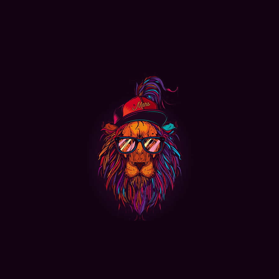 Lion King Scar 桌布 壁紙 — 一隻風格化的獅子，擁有彩虹色的鬃毛，戴著紅色帽子和反光太陽眼鏡，背景為深色。