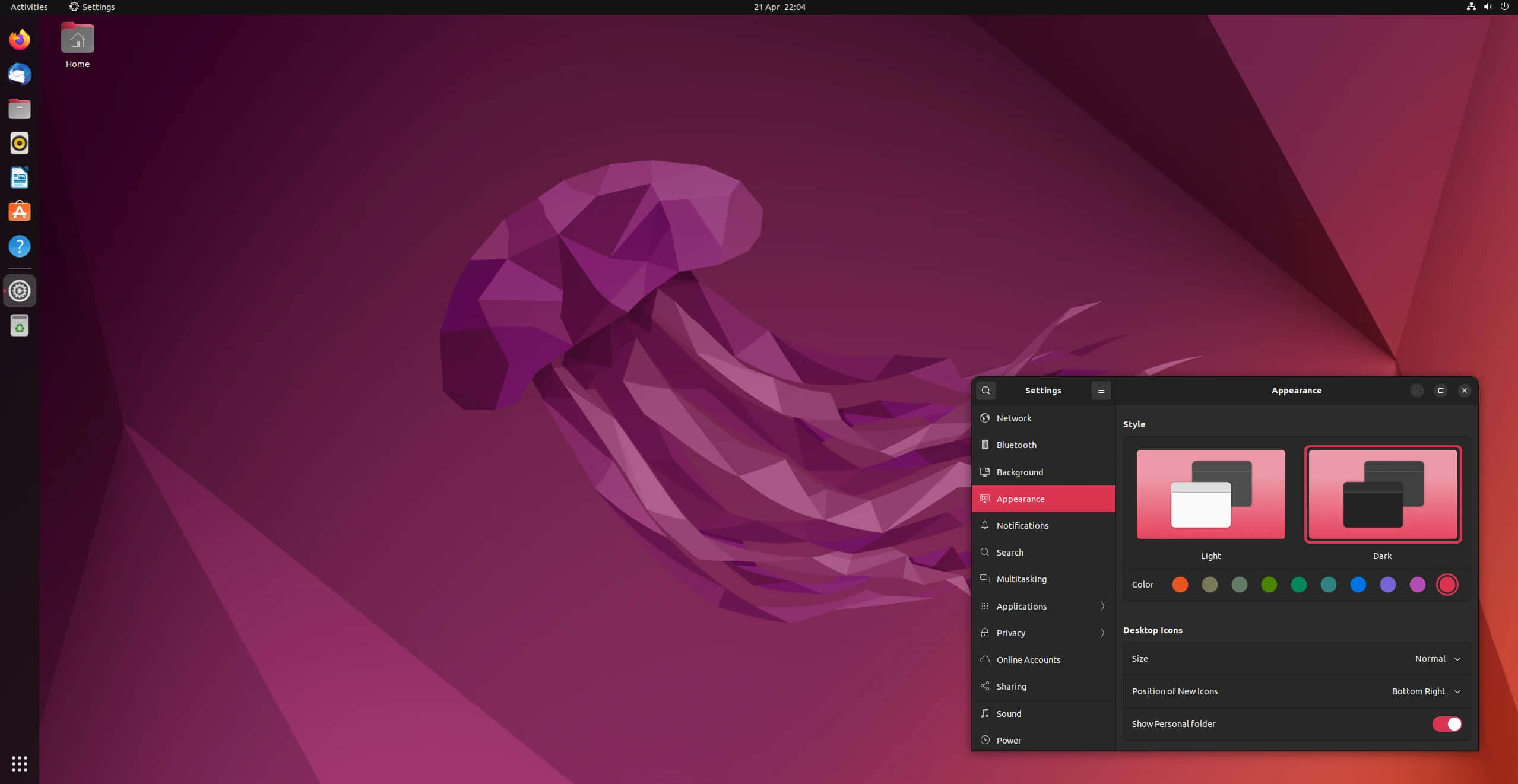 ubuntu 桌布 壁紙 — 一隻風格化的紫色幾何水母漂浮在紫色和紅色的漸變數位背景上，並打開了一個系統設定視窗。