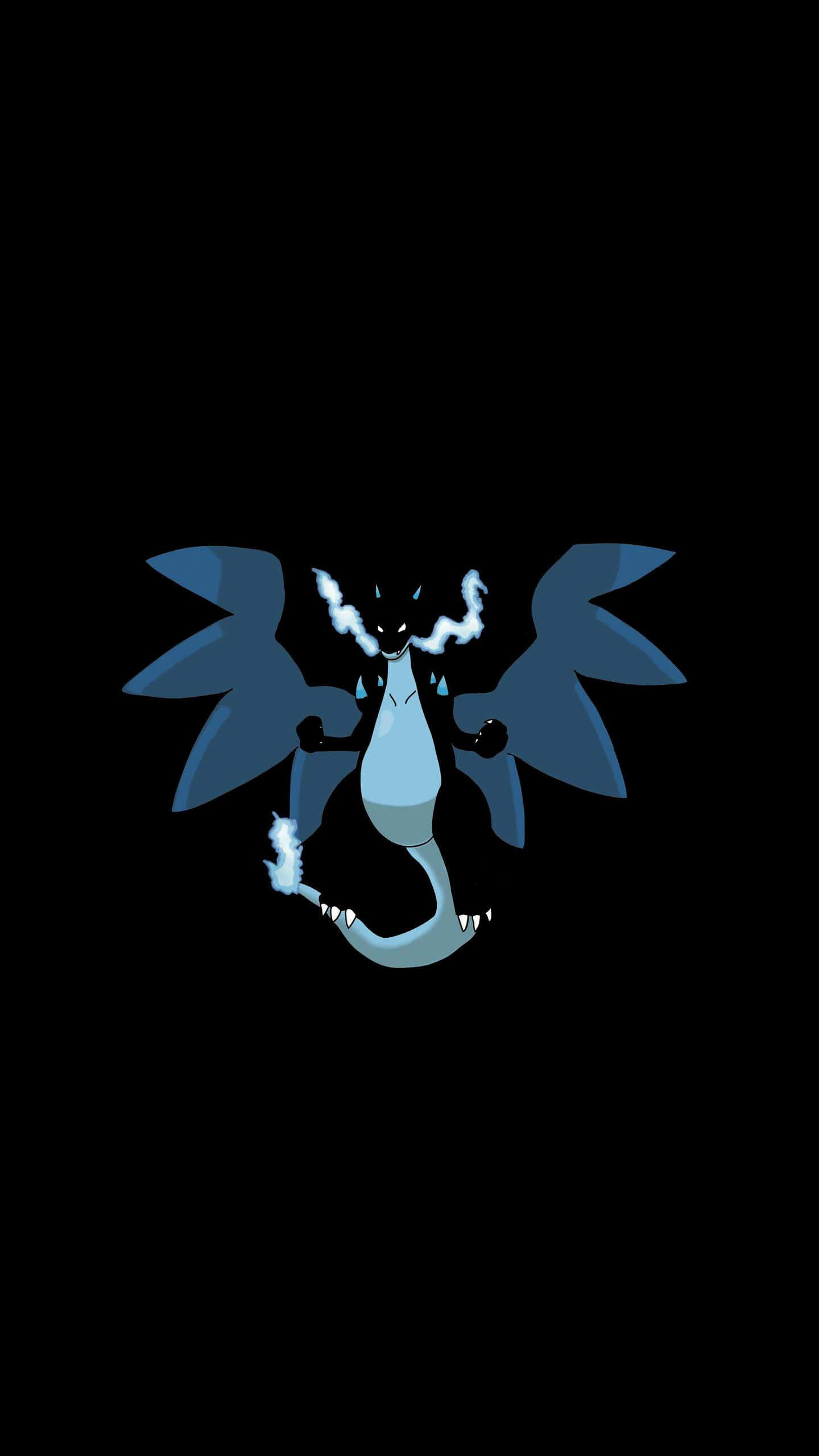 Pokemon Charizard 桌布 壁紙 — 一隻風格化的藍色龍，帶有翼狀附屬物和煙霧效果，在純黑色背景上發光。