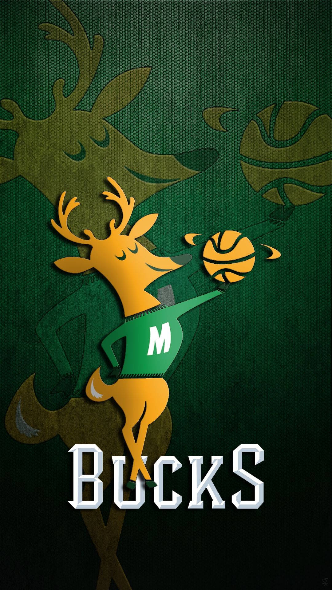 Bucks 桌布 壁紙 — 一隻風格化的金色鹿穿著綠色球衣，在深綠色紋理背景上運球，背景有模糊的鹿和球剪影。