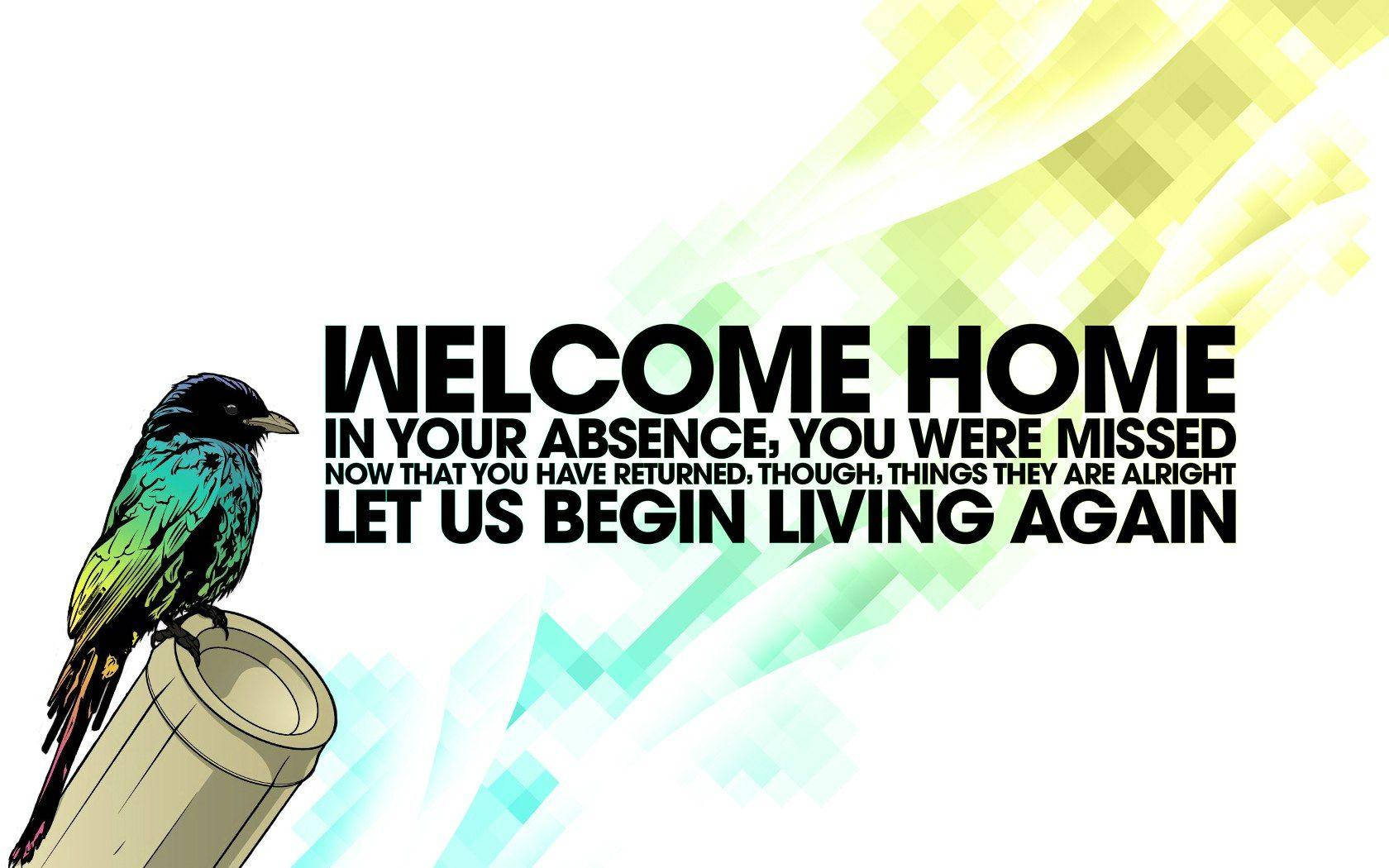 Welcome 桌布 壁紙 — 一隻風格化的鳥棲息在管道上，旁邊是粗體文字 'WELCOME HOME'，背景是像素化的綠色和黃色。