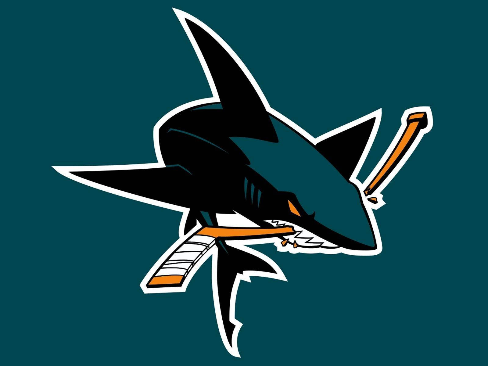 sharks 桌布 壁紙 — 一隻風格化的黑色鯊魚帶有橙色點綴，咬著一支曲棍球棒，背景為青綠色。
