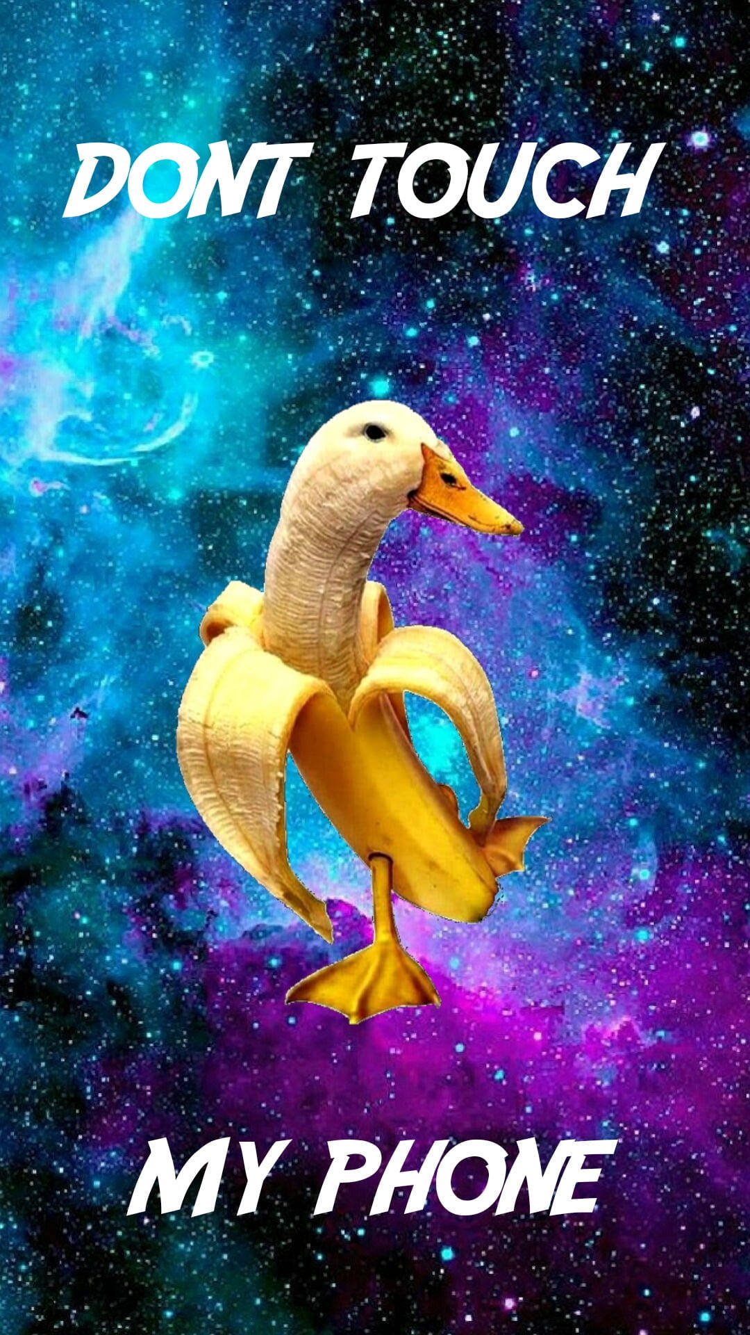 meme 桌布 壁紙 — 一隻香蕉皮鴨漂浮在充滿活力的宇宙星雲中，帶有「不要碰我的手機」的文字。