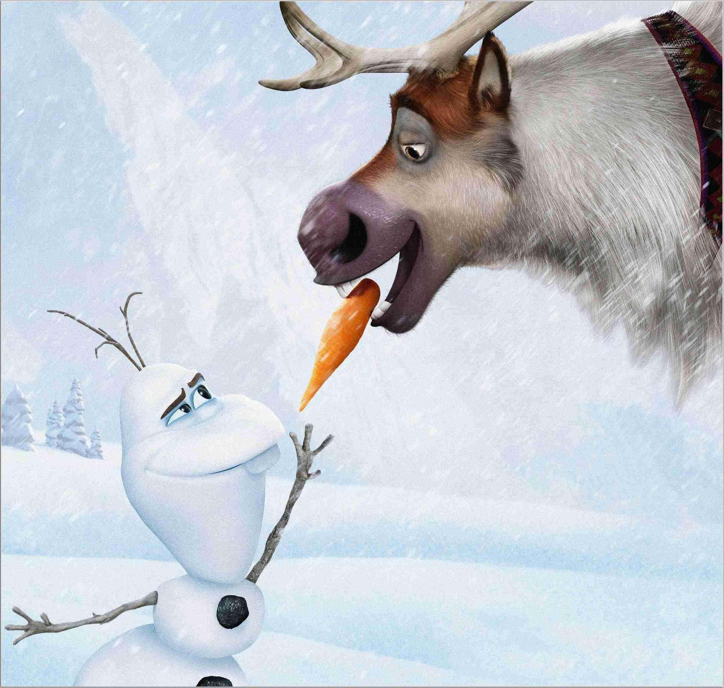 雪人 桌布 壁紙 — 一隻馴鹿在雪白的冬日風景中，頑皮地遞給雪人一根胡蘿蔔。