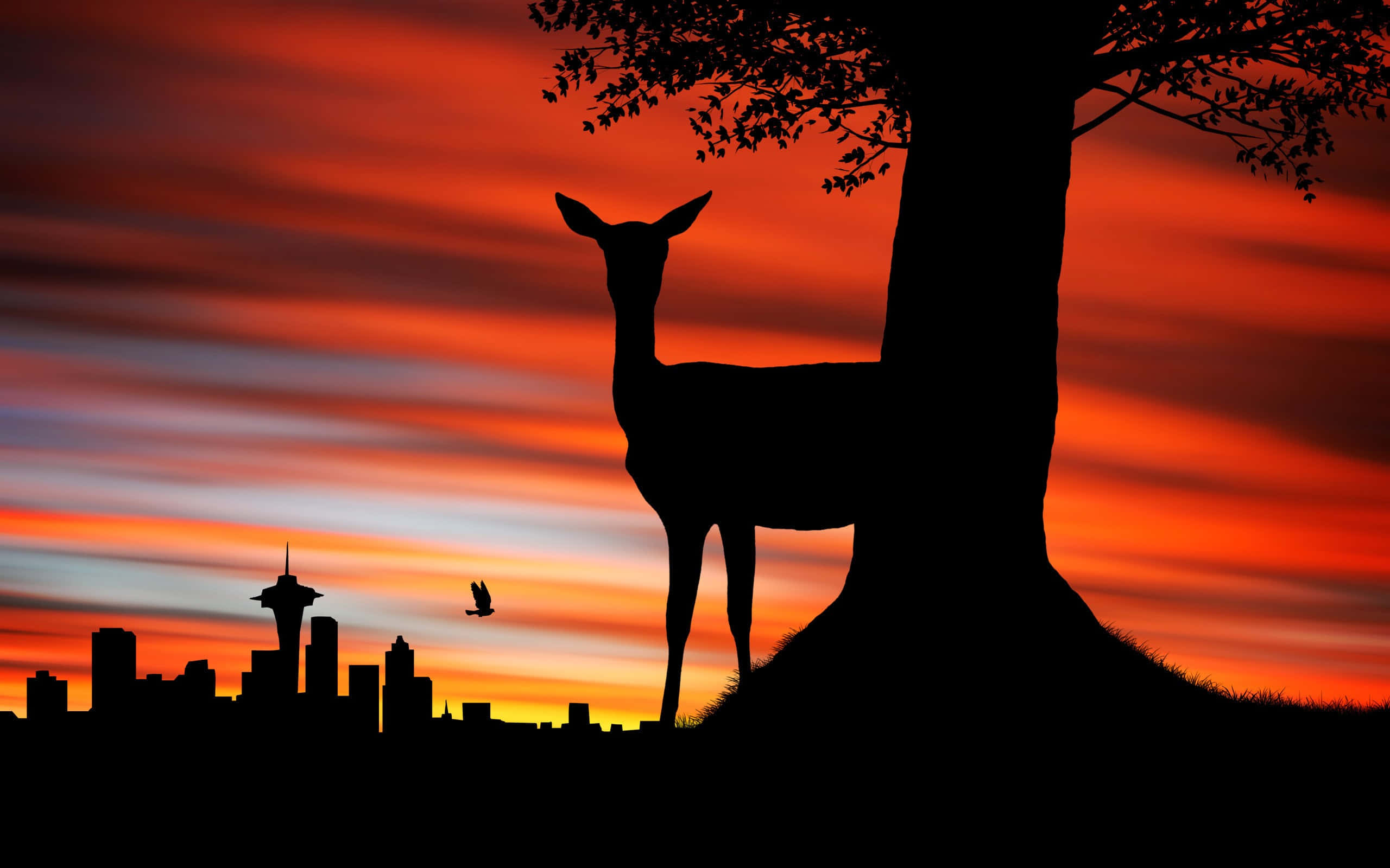 Silhouette 桌布 壁紙 — 一隻鹿站在樹旁的剪影，背景是充滿活力的橙色和紅色日落天空，以及城市天際線。