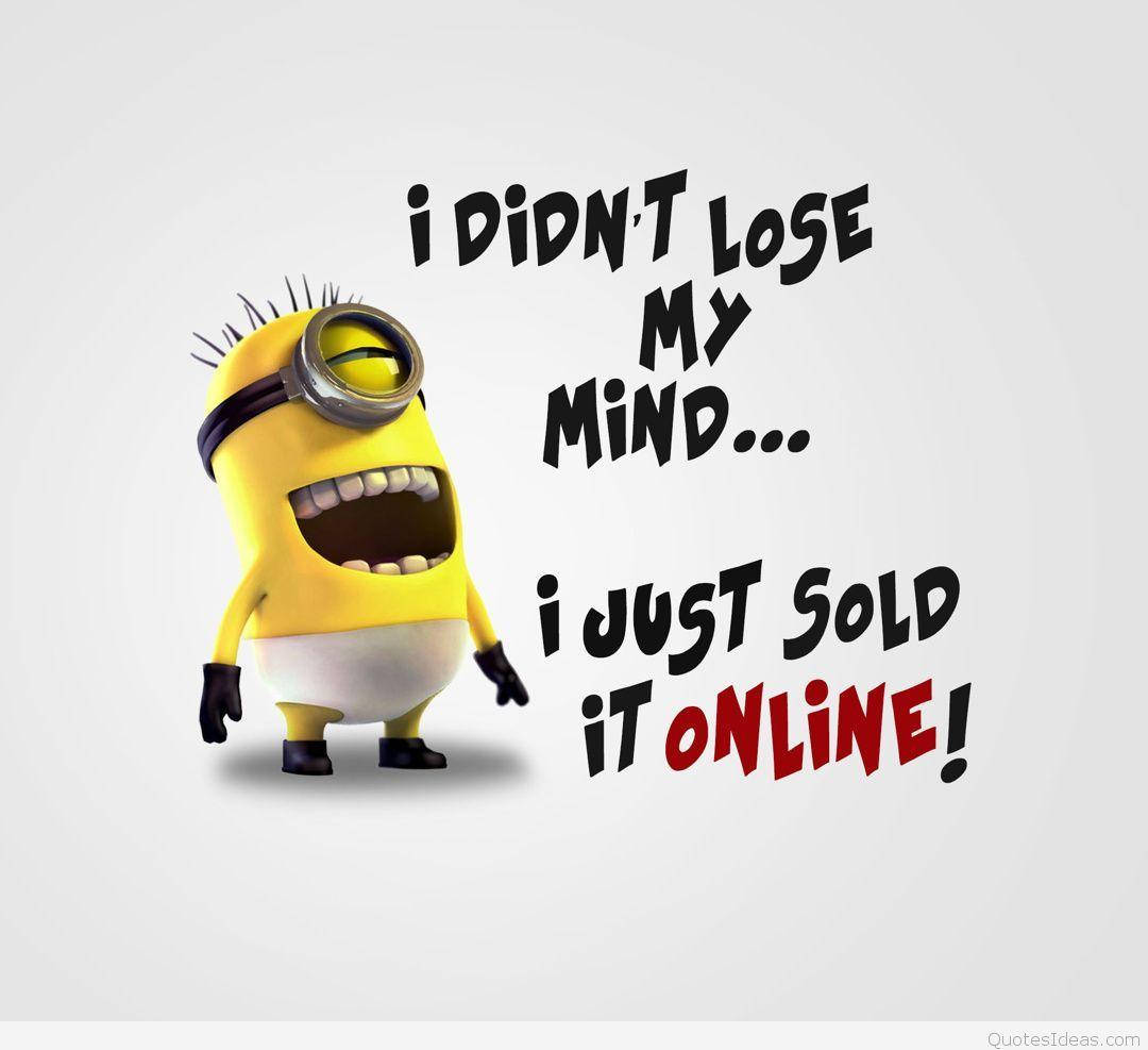 Minion 桌布 壁紙 — 一隻黃色單眼 Minion 在粗體文字旁邊瘋狂大笑，文字宣稱它將自己的心靈在網上賣掉了。