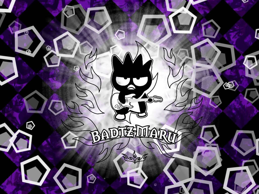 Badtz Maru 桌布 壁紙 — 一隻黑色卡通貓咪，頭髮尖刺，在紫色格子背景上，於白色火焰和漂浮的六邊形中彈吉他。