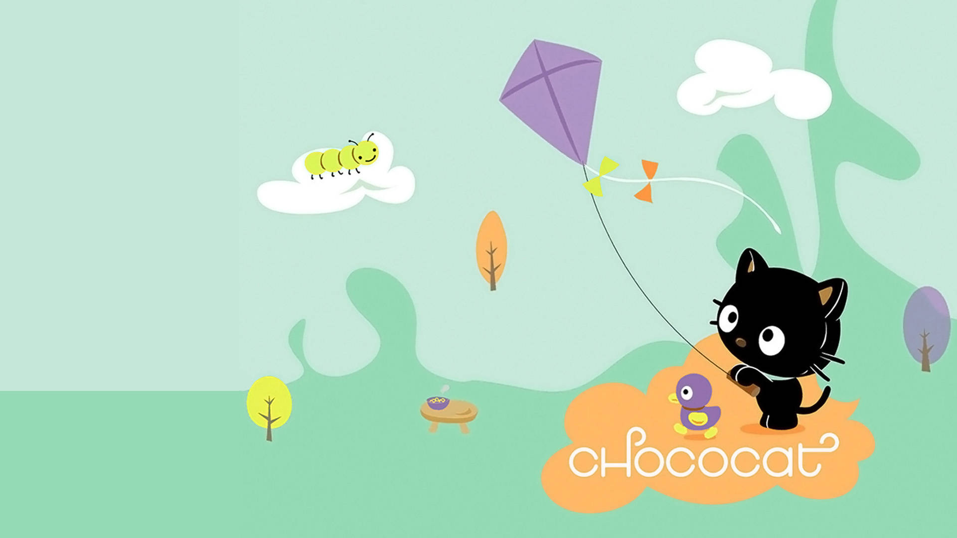 Chococat 桌布 壁紙 — 一隻黑色卡通貓在粉綠色風景中，於雲上放著一隻紫色風箏，風箏上有一條微笑的毛毛蟲。