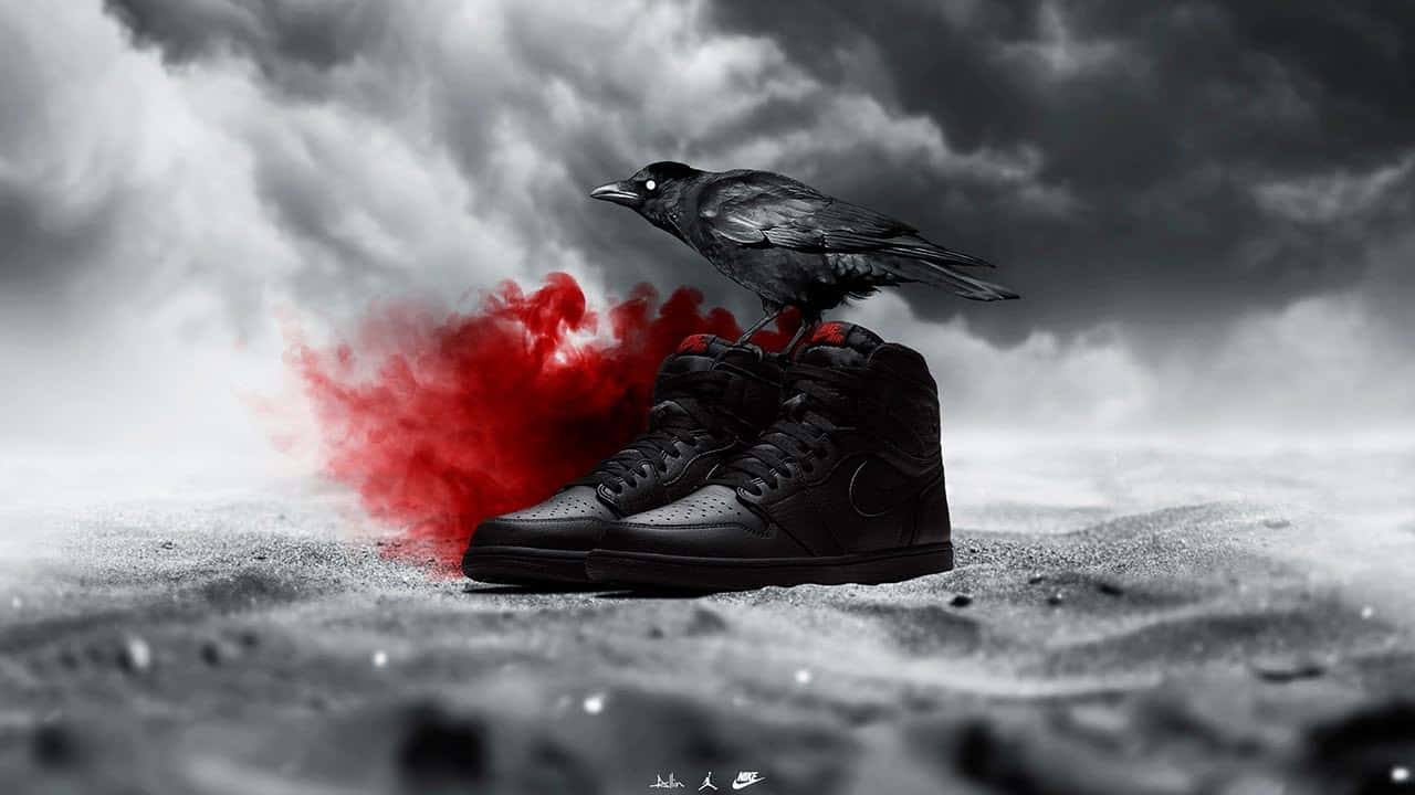 Air Jordan 1 桌布 壁紙 — 一隻黑色烏鴉棲息在黑色運動鞋上，鮮豔的紅色煙霧從後方翻騰，映襯著風暴般的單色天空。