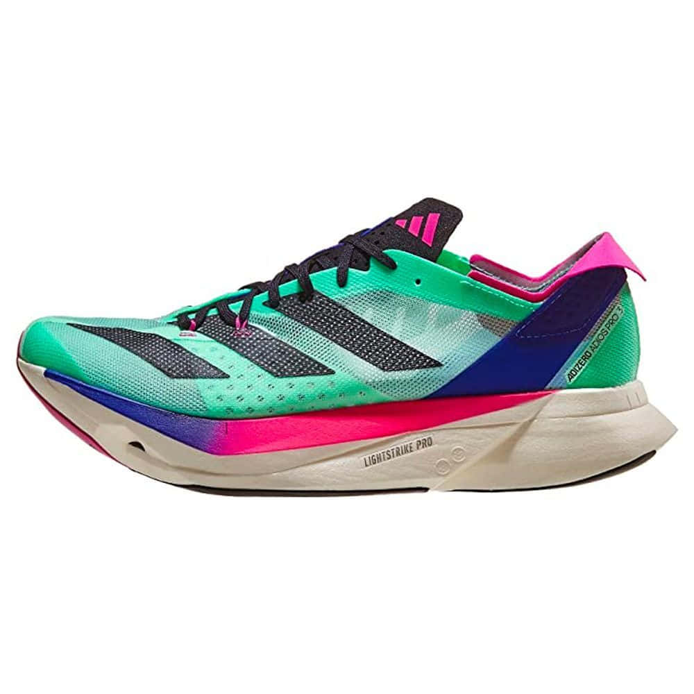 愛迪達 桌布 壁紙 — 一雙充滿活力的 adidas 跑鞋，帶有青綠色、粉紅色和藍色點綴，白色鞋底，背景為純白色。