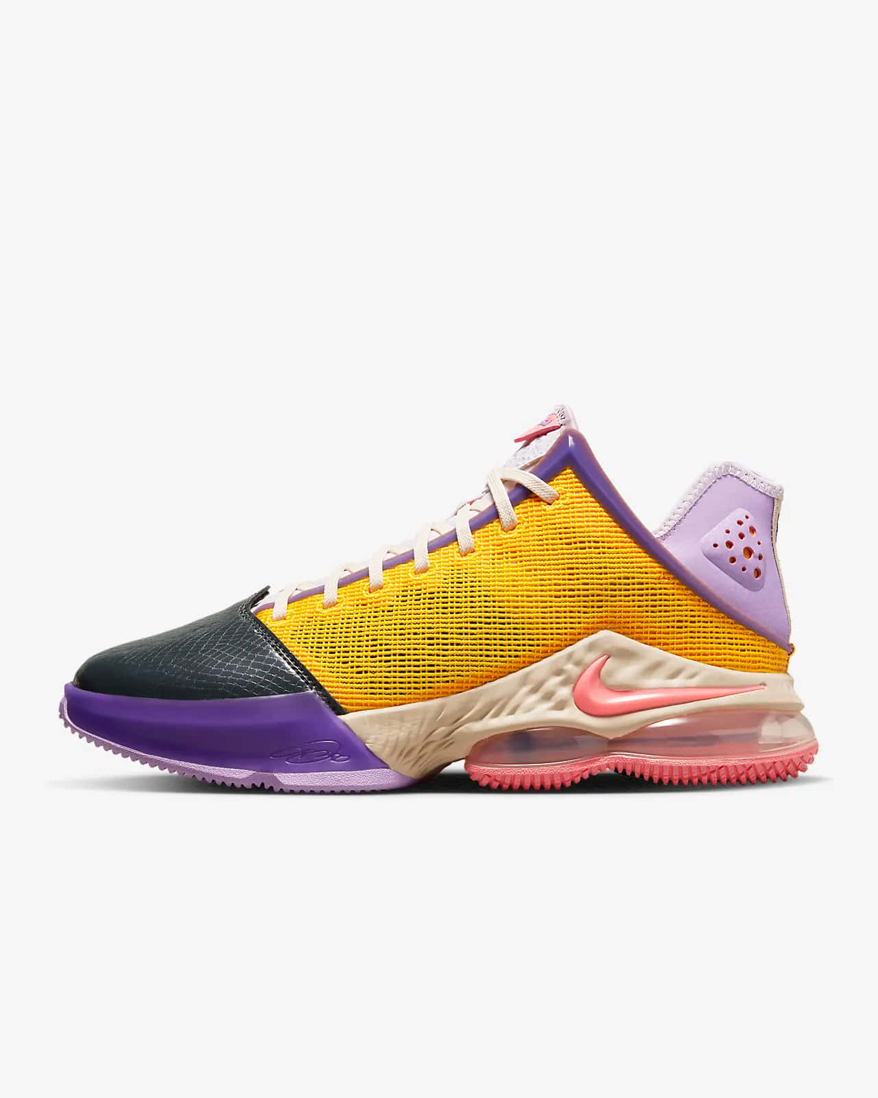 Nike 桌布 壁紙 — 一雙充滿活力的籃球運動鞋，帶有紫色、黃色和粉紅色的點綴，背景為純白色。