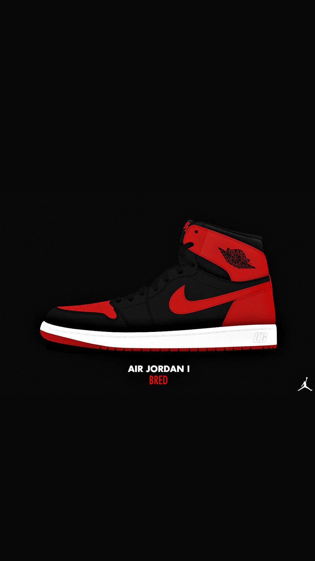 Jordan球鞋 桌布 壁紙 — 一雙大膽的黑紅配色 Air Jordan 1 運動鞋，居中放置在純黑背景上，帶有白色鞋底和文字標籤。
