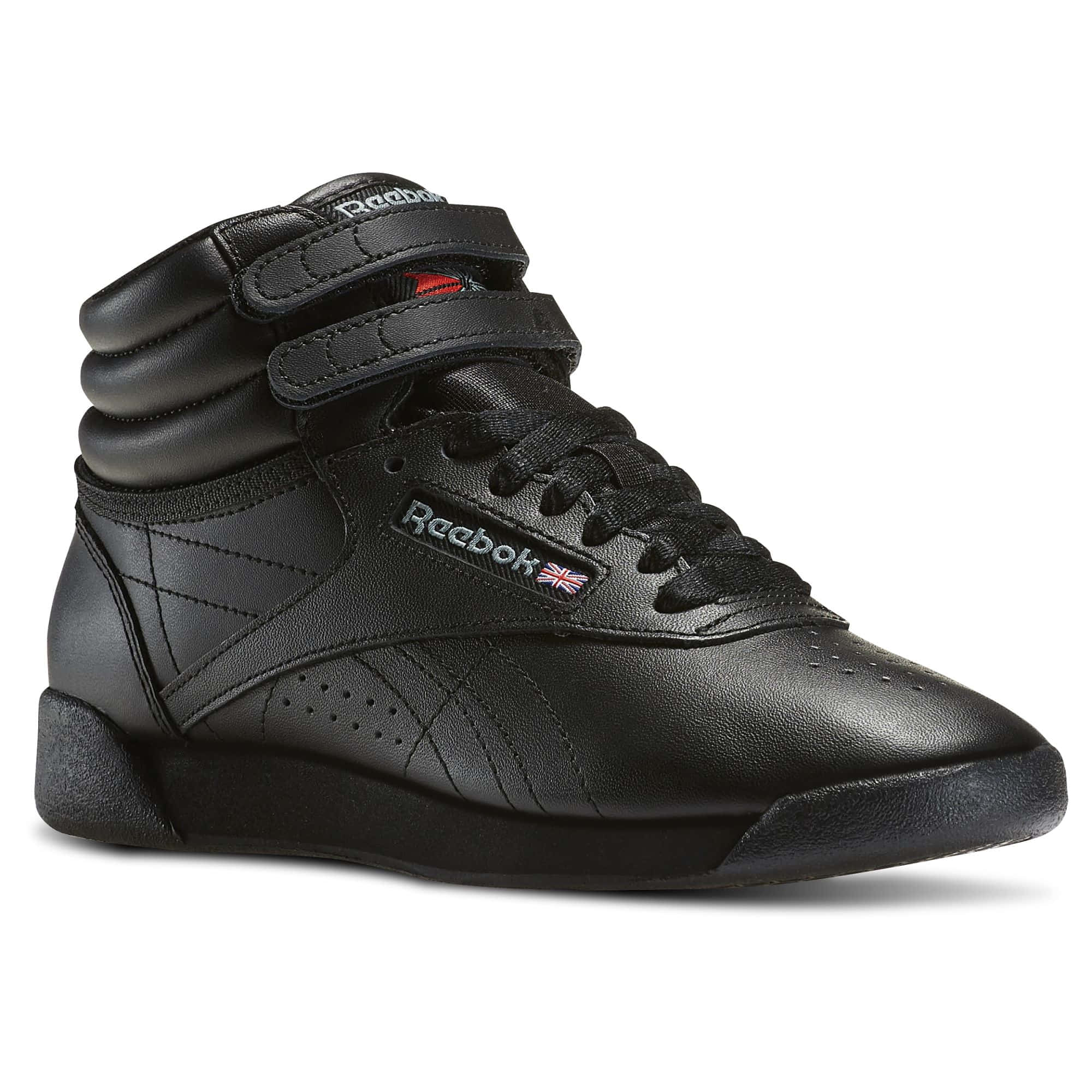 Reebok 桌布 壁紙 — 一雙時尚的黑色 Reebok 高筒運動鞋，帶有魔鬼氈帶和 Union Jack 標誌，背景為潔淨的白色。