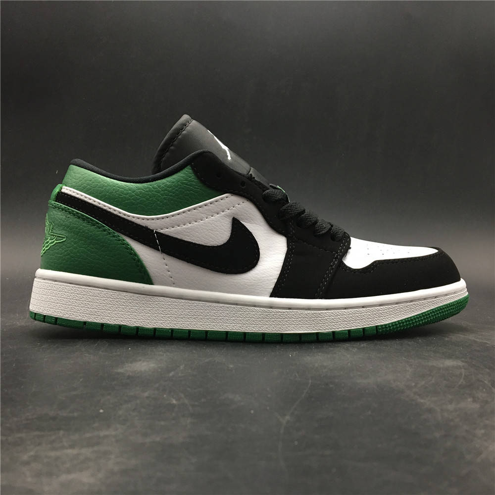 一雙黑色、白色和綠色的 Jordan 1 運動鞋放在深色表面上。 — Air Jordan 1 壁紙