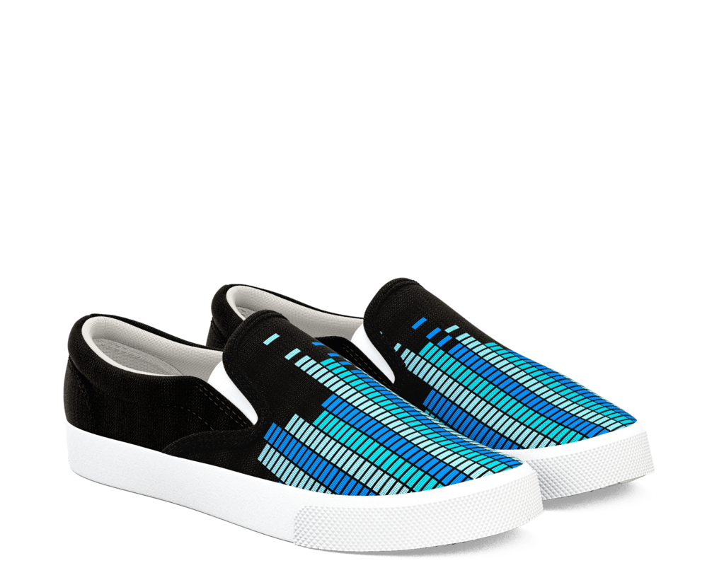 字體排印 桌布 壁紙 — 一雙黑色 slip-on 運動鞋，側面有鮮豔的藍色和青色幾何條紋圖案，襯托在純黑背景上。
