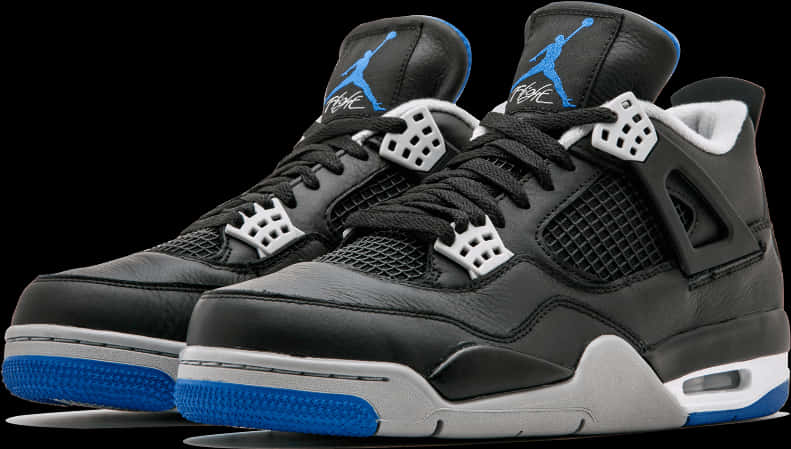 Product 桌布 壁紙 — 一雙黑色Jordan 4運動鞋，帶有藍色點綴和白色中底，在黑色背景上展示。